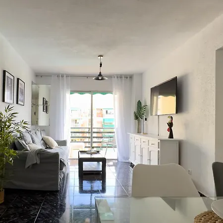 Amazing 3-bedroom Apartment. Pool And Sea View! لوس كريستيانوس
