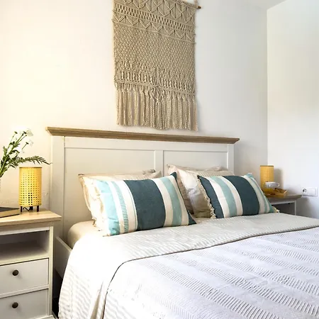 شقة Amazing 3-bedroom Apartment. Pool And Sea View!