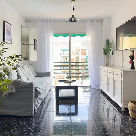Amazing 3-bedroom Apartment. Pool And Sea View! Lägenhet Los Cristianos (Tenerife)