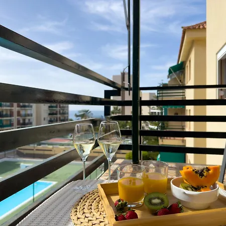Amazing 3-bedroom Apartment. Pool And Sea View! لوس كريستيانوس