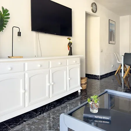 Amazing 3-bedroom Apartment. Pool And Sea View! لوس كريستيانوس